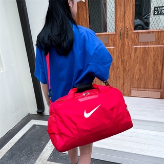 Nike กระเป๋าเดินทาง กีฬา กระเป๋าฟิตเนส Travel bag ชุดฝึกซ้อมบาสเก็ตบอล ถุงว่ายน้ำ แยกแห้งและเปียก กระเป๋าโยคะ ไหล่ใหญ่ แ