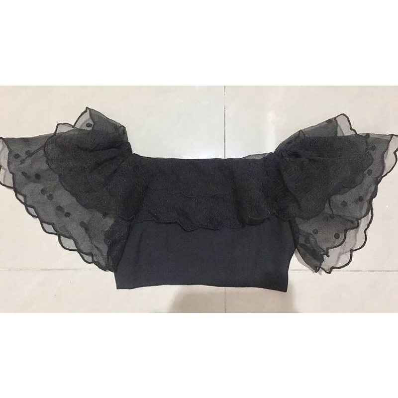 เสื้อครอปปาดไหล่ size S อก 30-32” ยาว 9.5” ป้าย secret wonderland ราคา 99 บาท