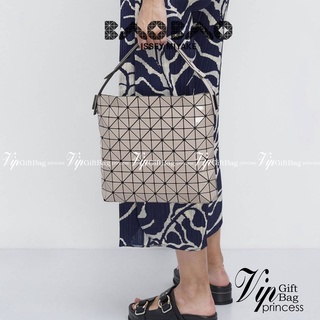 รุ่นใหม่ล่าสุด! พร้อมส่งที่ไทย! BAO BAO ISSEY MIYAKE BAGUETTE HANDBAG (LARGE) กระเป๋าสะพายไหล่จากทรงสวย