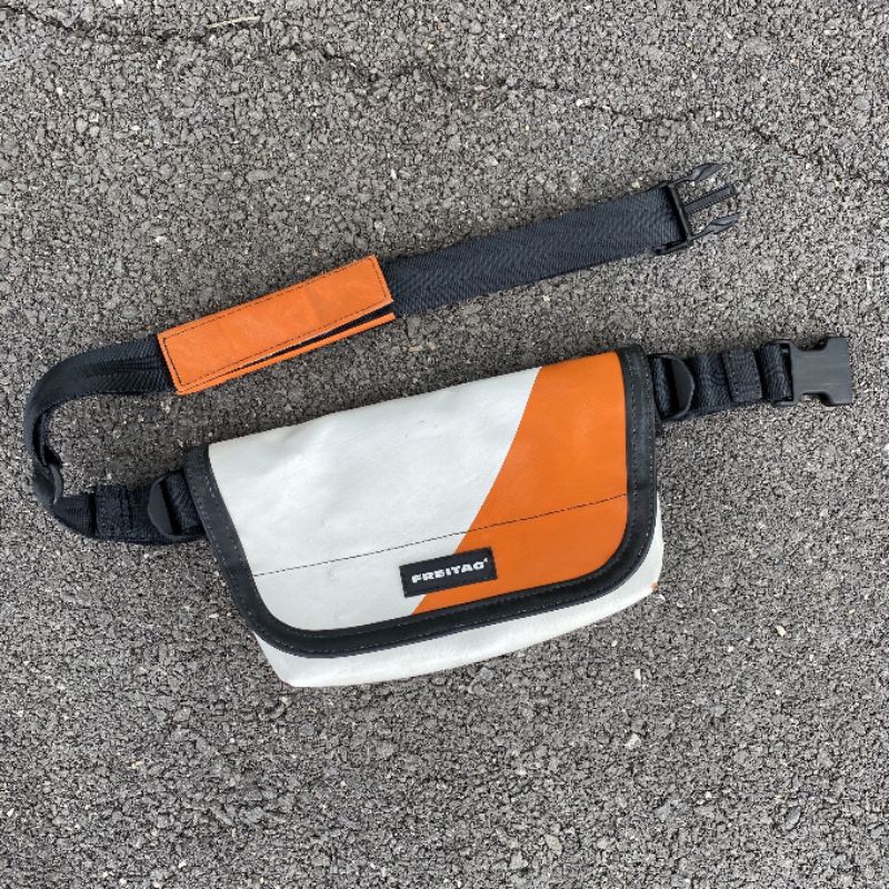 กระเป๋า Freitag Messenger bag รุ่น F153 JAMIE ผ้าใบสีส้ม สกรีนสีขาว มือ 1 แท็คห้อย