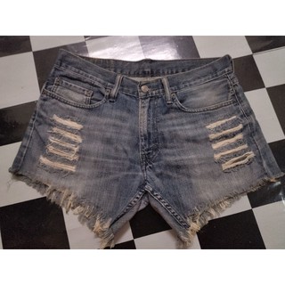 กางเกงยีนส์ขาสั้น Levis เอว32 งานแท้100% แถมจัดส่งฟรีค่ะ