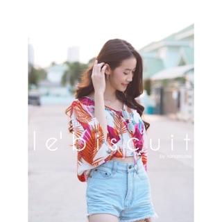 เสื้อทรงค้างคาว ลายใบไม้