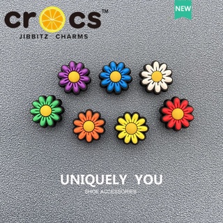 Crocs jibbitz จี้รูปดอกเดซี่น่ารัก หลากสี สําหรับตกแต่งรองเท้า DIY