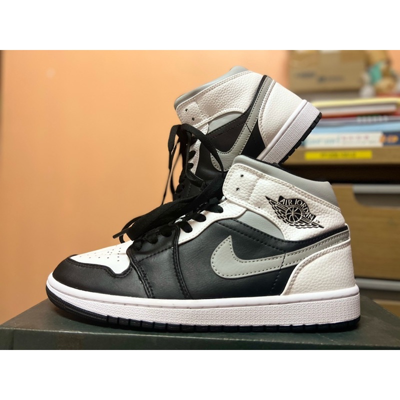 รองเท้าผ้าใบมือสองแท้ Nike Jordan1 Mid White Shadow size 40.5/25.5 cm.