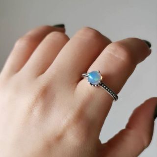 OPAL RING แหวนโอปอลเหลือบรุ้ง​ เกรดพรีเมียม​ น​้ำสวยมาก​ ตัวเรือนเงินแท้ 925 ลงดำ