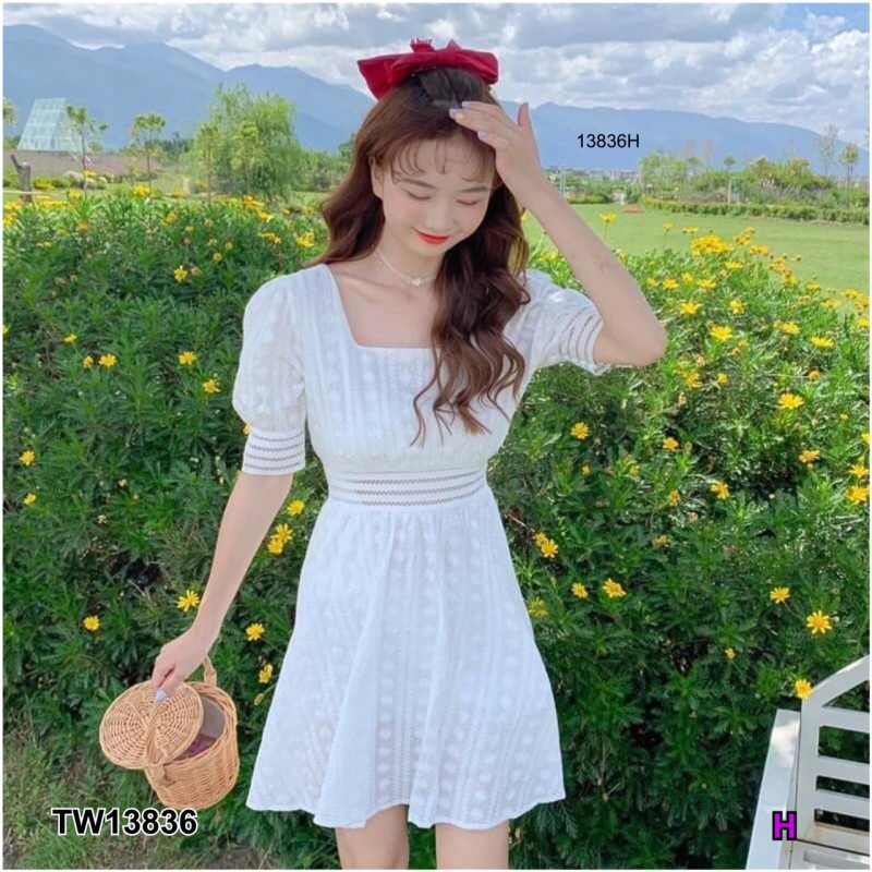 JK13836 เดรสลูกไม้คอเหลี่ยม แขนตุ๊กตา เอวยางยืด มีซิปหลัง กระโปรงปล่อยระบาย มีซับใน