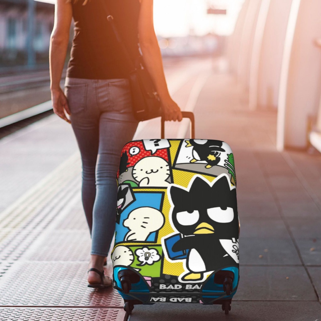 Sanrio Badtz Maru ผ้าคลุมกระเป๋าเดินทางล้างทําความสะอาดได้ตัวป้องกันกระเป๋าเดินทางป้องกันรอยขีดข่วนเหมาะกับกระเป๋าเดินทางขนาด 18-32 นิ้ว