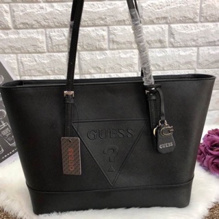 💯 New in!! GUESS SAFFIANO SHOPPER BAG🍭