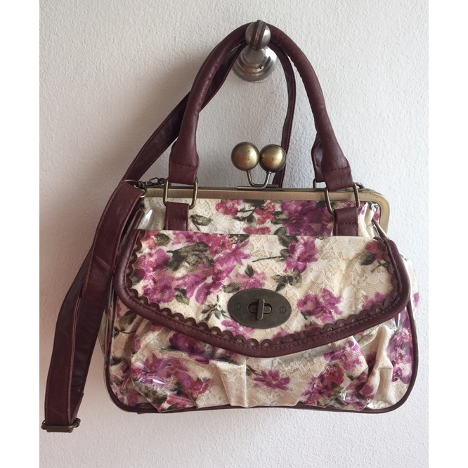 กระเป๋าสะพาย Axes Femme