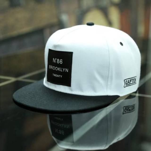 N86 Brooklyn Twenty Elegant Snapback หมวกผู้ชาย - สีขาว
