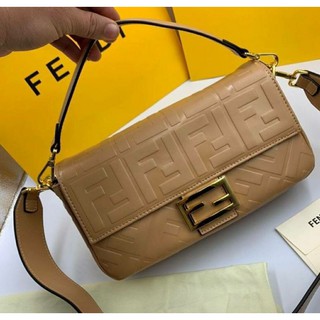 กระเป๋าสะพาน Fendi สีเบธ