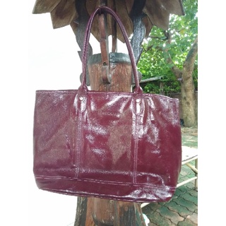 Longchamp tote shopping bag กระเป๋าแบรนด์เนมแท้มือสองสภาพดี มีร่องรอยใช้งานบ้าง ซับในดีสะอาดหนังนั้น