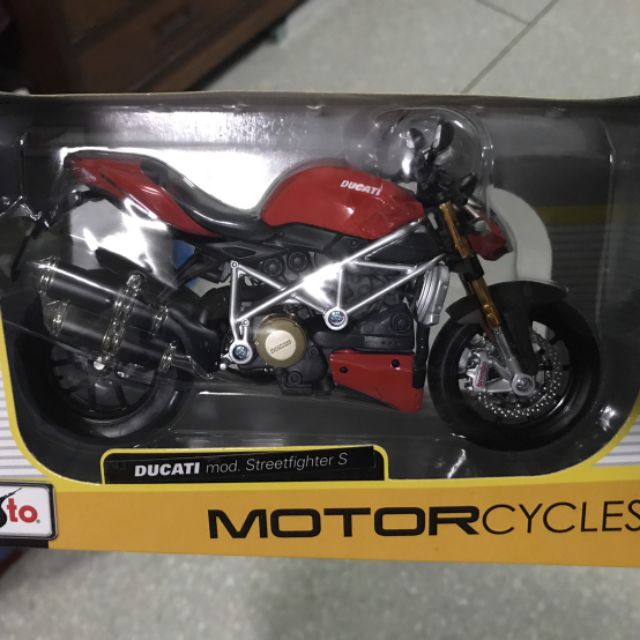 Model Ducati 795