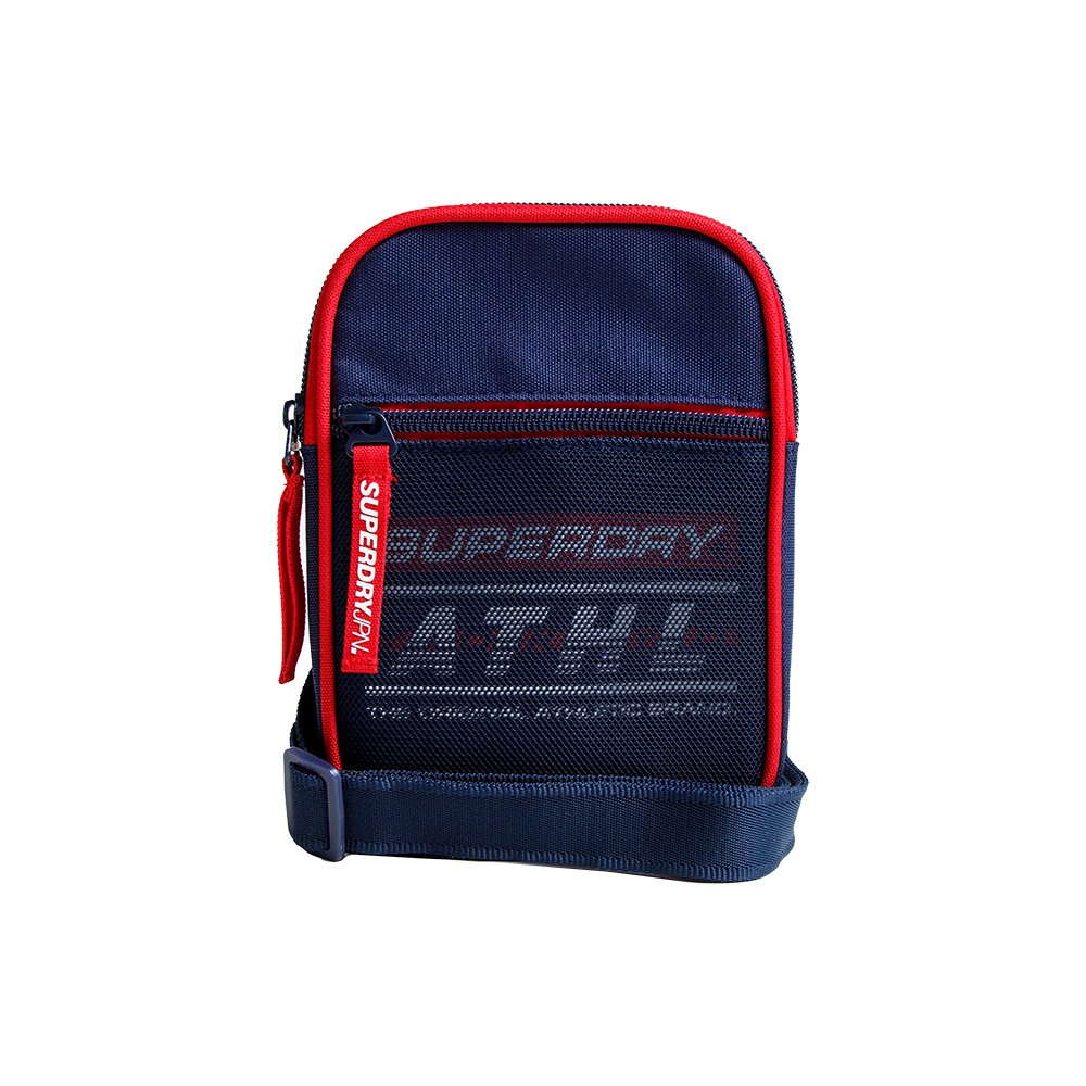 SUPERDRY TROPHY SPORT POUCH - กระเป๋าสะพายข้าง สำหรับผู้ชาย และผู้หญิง สี Rich Navy