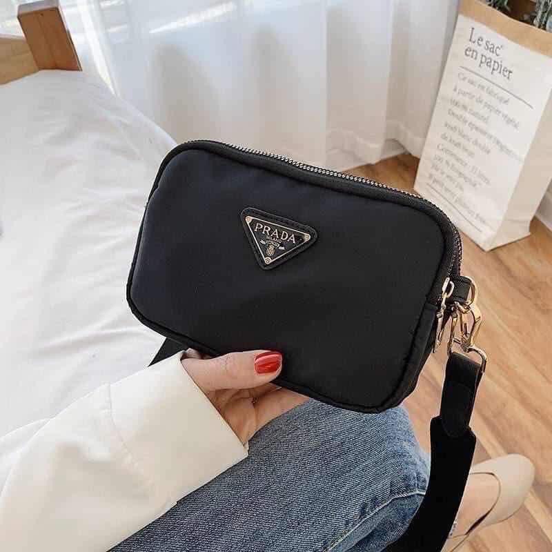 กระเป๋าสายข้าง PRADA สีดำ 3ซิป