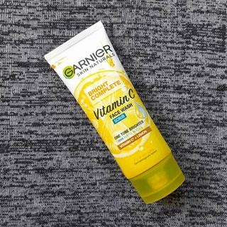 การ์นิเย่ ไบรท์ คอมพลีท วิตามิน ซี เฟช วอช สครับ Garnier Bright Complete Vitamin C Face Wash Scrub 100ml.