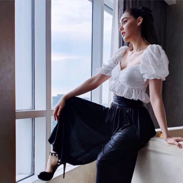 #SP182 🦋เสื้อครอปแต่งระบาย มีฟองน้ำ ผ้าปักลายมุ้งมิ้ง ทรงน่าร้ากกกก