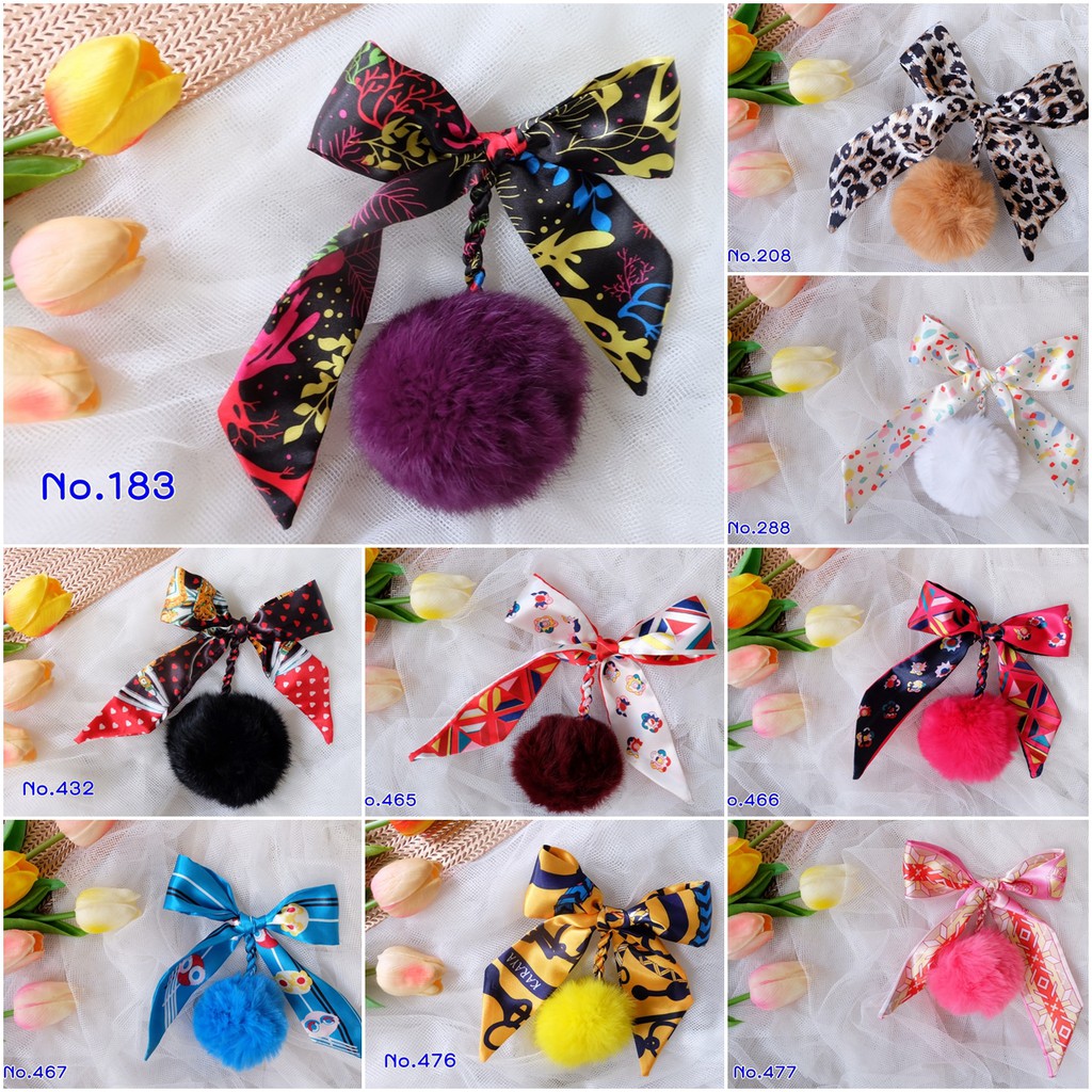 [ พร้อมส่งในไทย ] โบว์แต่งปอมๆTwillyผูกกับผ้าพันหูแต่งกระเป๋า-เนื้อผ้าซาตินเงาสวยพร้อมปอมๆขนนุ่มๆ AC