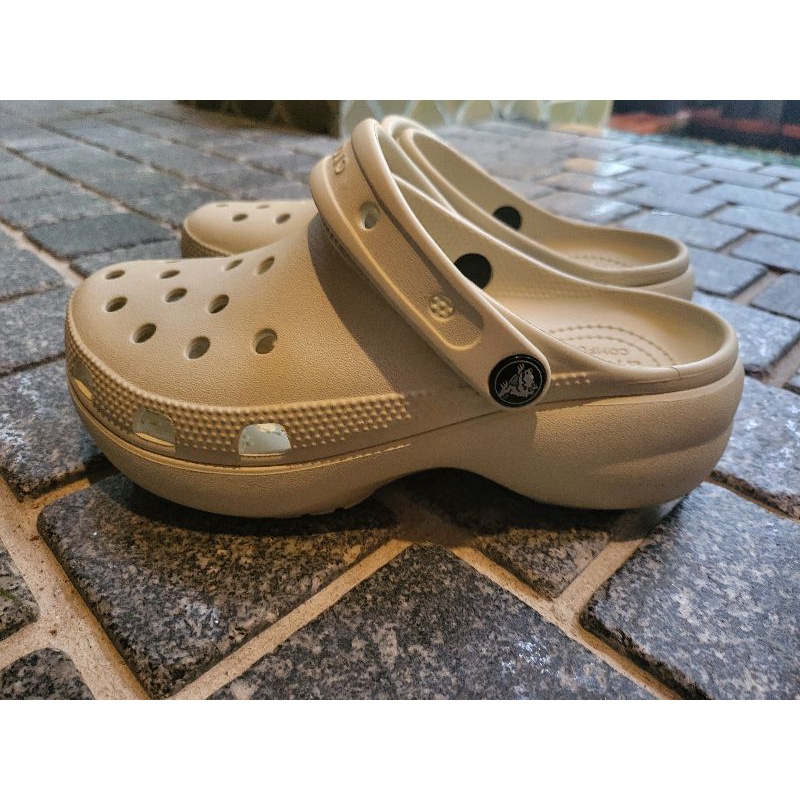 Crocs รองเท้า รุ่น Classic Platform Clog - สี Bone ใส่ไป3-4ครั้ง แท้100%