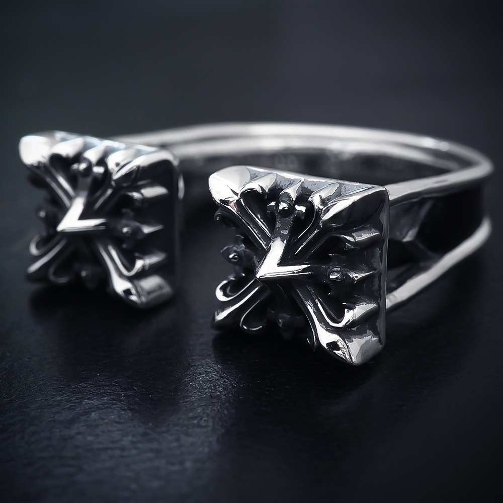Rituals DuoStar ring  เงินแท้ แกะมือขัดเงาพิเศษพร้อมลงดำขับลาย  Rituals Star แทนดาว9ดวงที่สำคัญ ลงยาสีดำที่ก้านเเขนแหวน