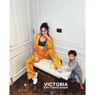 งานป้าย Victoria ชุดเซ็ตวอร์มเสื้อแขนยาว+กางเกงขายาวขาบาน สวยน่ารักสปอร์ตๆค่ะ มี ขาว เหลือง ฮิตหนักมาก