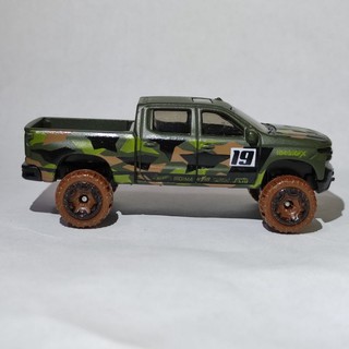 hot wheels Silverado trail boss li นอกแพค