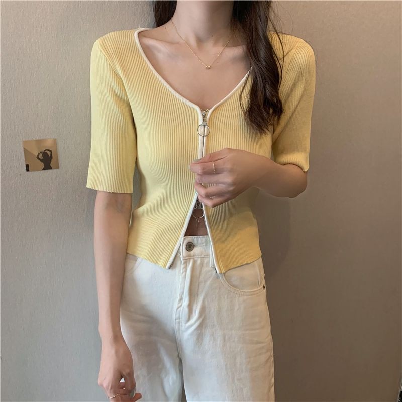 Ey_shop688​🌹พร้อม​ส่ง​🌹＃BZ231เสื้อครอปแฟชั่นแขนสั้น​ ตกแต่งขอบสี​ นุชซิปได้​ ผ้ายืดได้ใส่สบาย💕