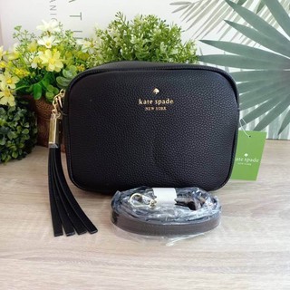 กระเป๋าหนังอยู่ทรง  ขนาดกำลังดีพกพาสะดวก Kate spade crossbody bag