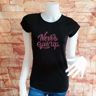 เสือยืดเข้ารูป พิมพ์ลาย Never Give Up เสื้อยืดแฟชั่น เสื้อยืดผู้หญิง เสื้อคอกลมแฟชั่น เสื้อคอกลมเข้ารูป