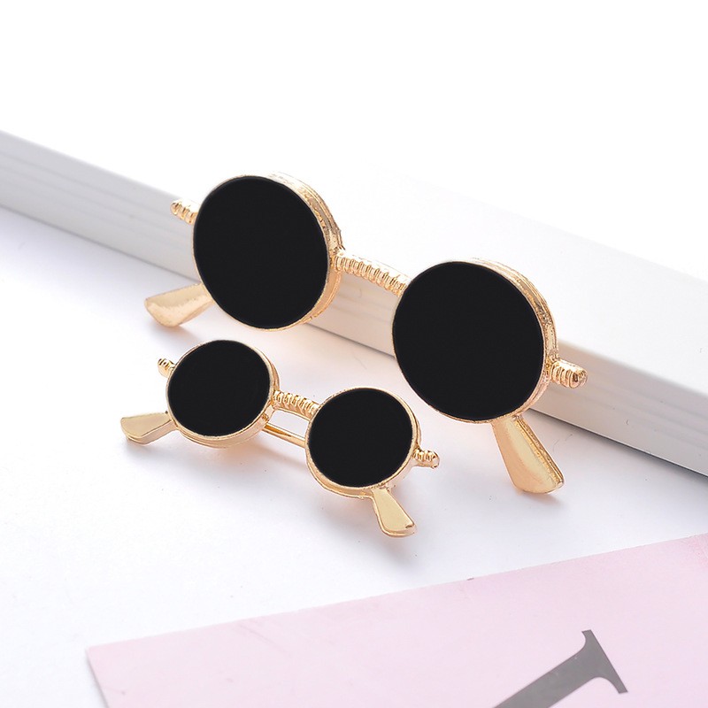 แว่นตาทรงเรโทรสีดำขนาดเล็ก พร้อมป้ายคลิปdrop pin อคเซสซอรียูนิเซ็กซ์สำหรับทุกคน