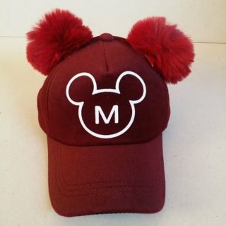 หมวกแก๊ป Mickey มิกกี้ ด้านหลังมีตัวเลื่อน ปรับขนาดได้ค่ะ ขนาดรอบหมวก 23นิ้ว เด็กโต ผู้ใหญ่ใส่ได้ สีเลือดหมู