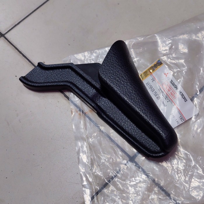 Original Mitsubishi All New Triton KL3 Front Right Bench Seat Handle