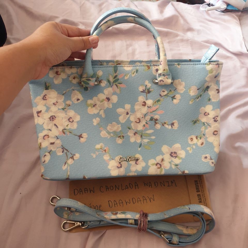 กระเป๋า Cath Kidston สะพายข้างสีฟ้าสวย เหมือนใหม่