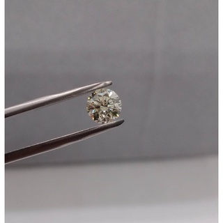 เพชรทรงกลมสีแฟนซีขนาด5.7mm.