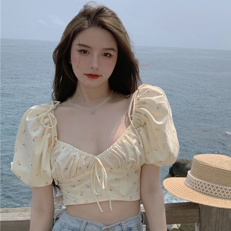เสื้อครอปท็อป คอวี แขนสั้น พิมพ์ลายดอกไม้ สีหวาน สําหรับสตรี สวมใส่สบาย