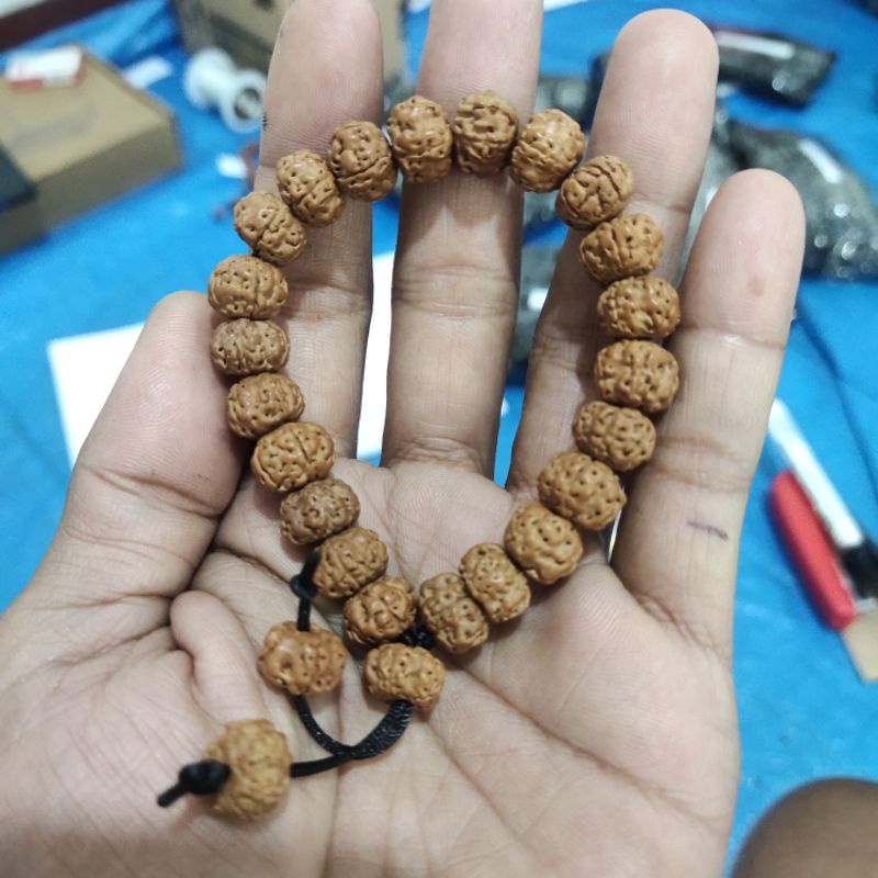 สร้อยข้อมือดึง Rudraksha