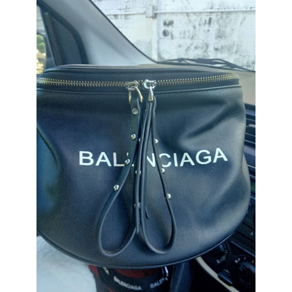 กระเป๋าคาดอก Balenciaga belt bag สีดำ มือสอง