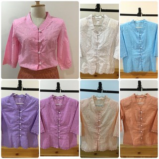 เสื้อผ้าเมือง เสื้อล้านนา เสื้อผู้หญิงผ้าฉลุ  เสื้อผู้หญิงคอจีน กระดุมตรง  เสื้อผู้หญิงแขน​3ส่วน เสื้อผู้หญิงแขน 3 ส่วน