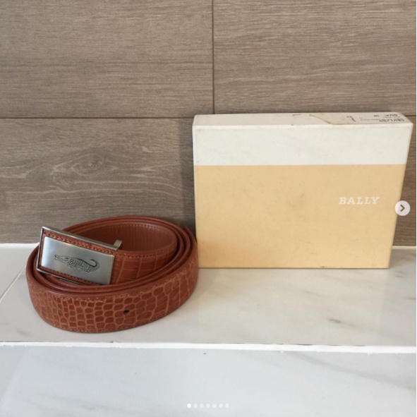 เข็มขัด BALLY พร้อมกล่อง ของแท้ หัวเข็มขัดสีเงิน เข็มขัดสีน้ำตาล วินเทจสุดๆ ให้เป็นของขวัญก็สวยแน่นอ