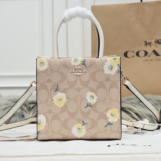 ของแท้ 💯%Coach ใหม่ กระเป๋าใส่โน้ตเพลง cally mini daisy, กระเป๋าถือผู้หญิงทันสมัย, กระเป๋าสะพาย