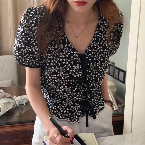 Xixilixiaojie 1French เสื้อเชิ้ตสําหรับสตรีแขนยาวคอวีปักลายลูกไม้สีขาว