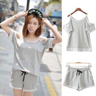 (สินค้าพร้อมส่งค่ะ) ชุดแฟชั่น Sport set เกาหลี เสื้อแขนสั้น ชว์ไหล่สองข้าง+กางเกงขาสั้นเอวผูก เก๋มาก่ะ สีเทาอ่อน