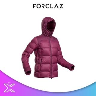 FORCLAZ เสื้อแจ็คเก็ตดาวน์ผู้หญิงสำหรับเทรคกิ้งบนภูเขารุ่น TREK 900 (สีม่วง) 8502893