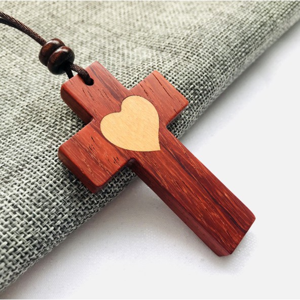 Love in Heart Cypress WOOD CROSS สร้อยคอรถแขวน (7 ซม.X 4.3 ซม.) CEDAR WOOD CROSS สร้อยคอ