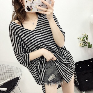 【พร้อมส่ง】(45-150 กก.) เสื้อยืดแขนสั้น คอวี ทรงหลวม พลัสไซซ์ สไตล์เกาหลี