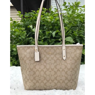 Coach ZIP TOP TOTE IN SIGNATURE COATED CANVAS สีขาว