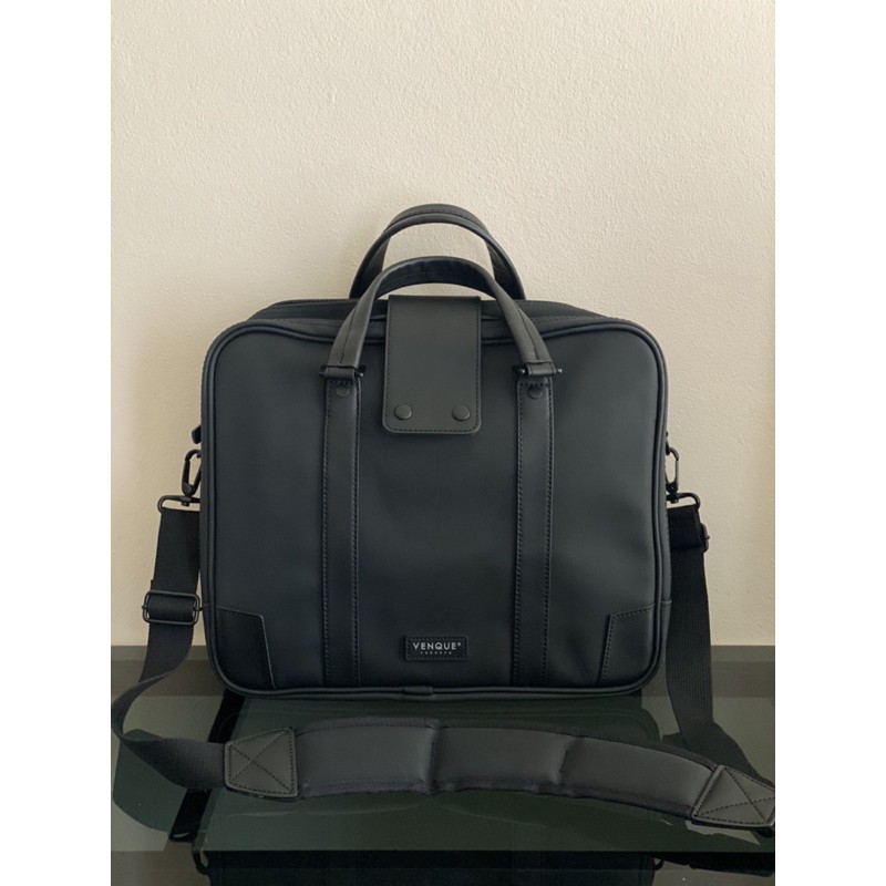 กระเป๋า VENQUE HAMPTONS CARBON