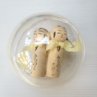 ตุ๊กตา Kokeshi จากเมือง Michinoku