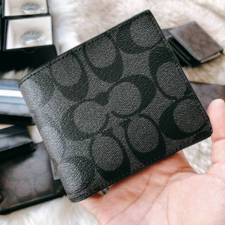 Coach​ Compact​ ID Wallet​ In​ Signature​ Leather