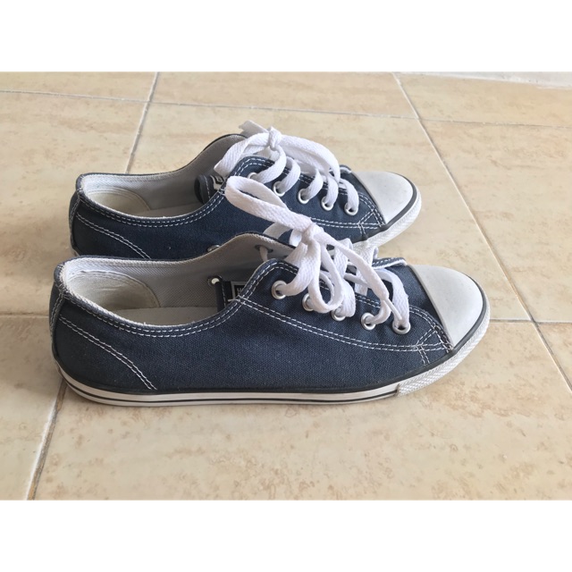 Converse Chuck Taylor Dainty Ox Womens Trainers in Navy